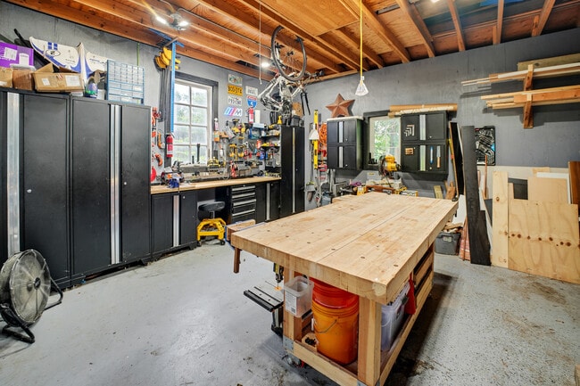 Building Photo - 80 Brier St
