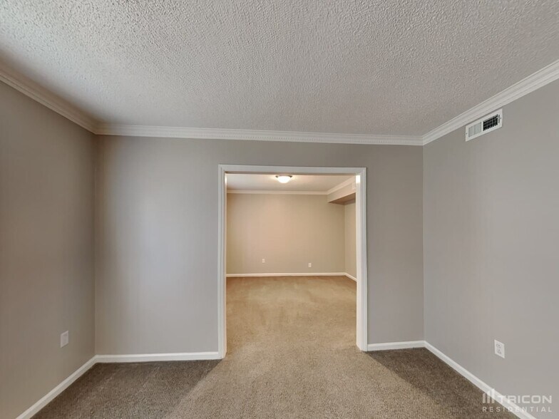 Building Photo - 7400 Palmetto Ct