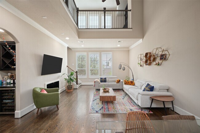 Building Photo - 1114 W 25th St