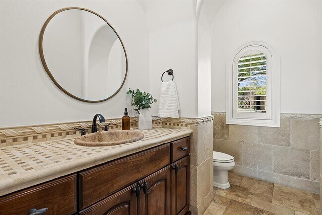 Building Photo - 4805 Mirador Dr