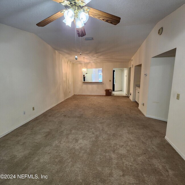 Building Photo - 7623 Baymeadows Cir W
