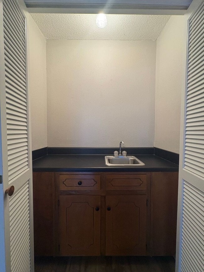 Building Photo - Daleville!   Close to the FT.  Rucker Gate!!!    LVP DOWNSTAIRS