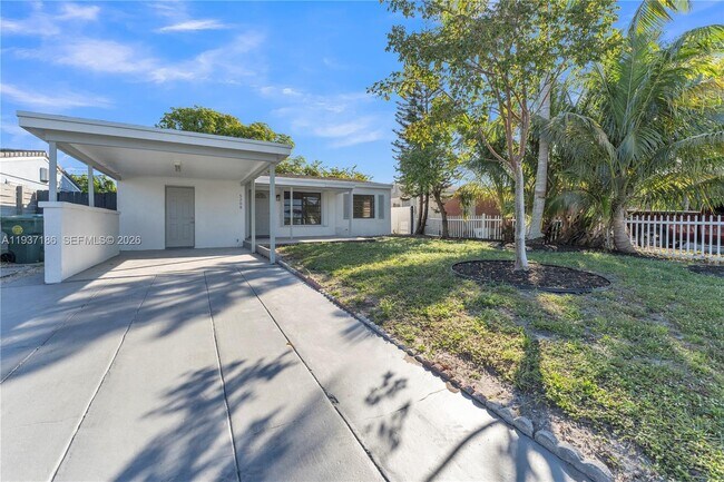 Building Photo - 5208 NE 5th Ave