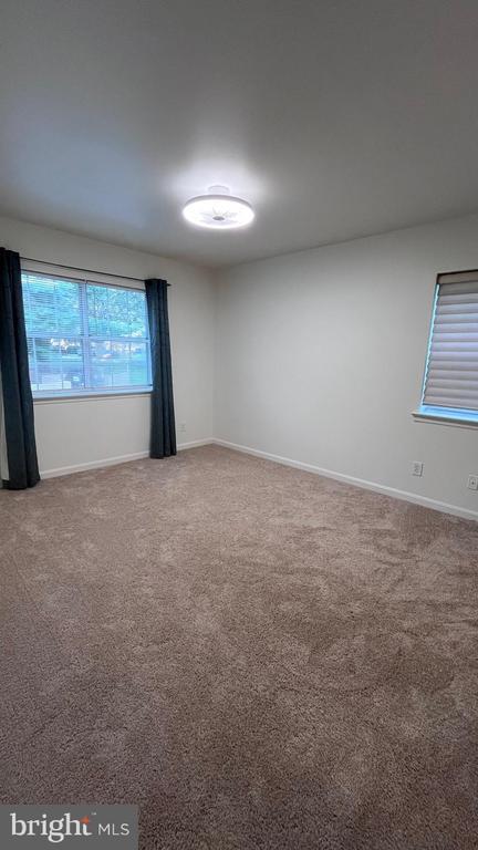 Building Photo - 5904 Cove Landing Rd