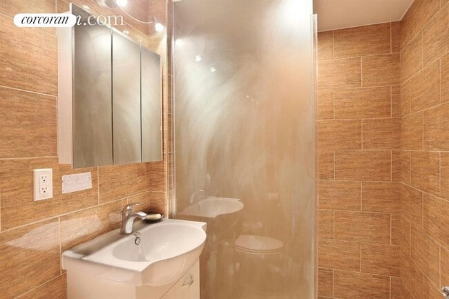 Building Photo - 24 Henry St