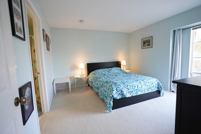 Building Photo - 4201 Las Virgenes Rd