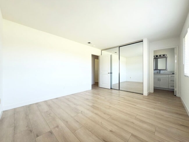 Building Photo - Remodeled Single Level in Cul-de-Sac!