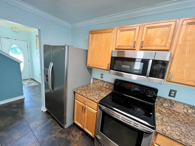 Building Photo - 221 Twin Lakes Ln