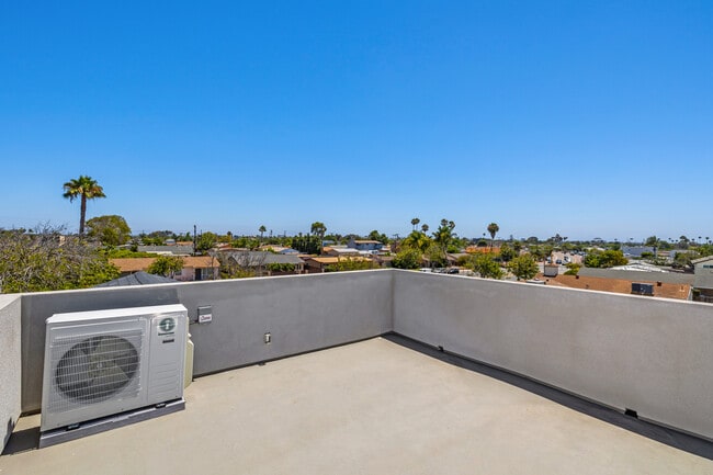 Building Photo - 3315 Clairemont Mesa Blvd