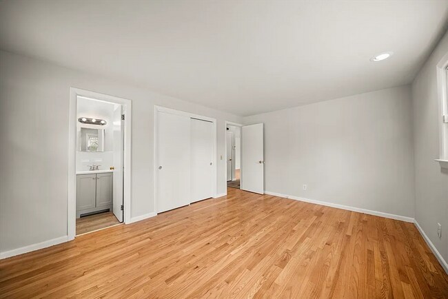 Building Photo - Beautiful Single Family Home for Rent in an Unbeatable Longmeadow Neighborhood!