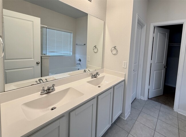 Building Photo - 5002 Winnipeg Blvd