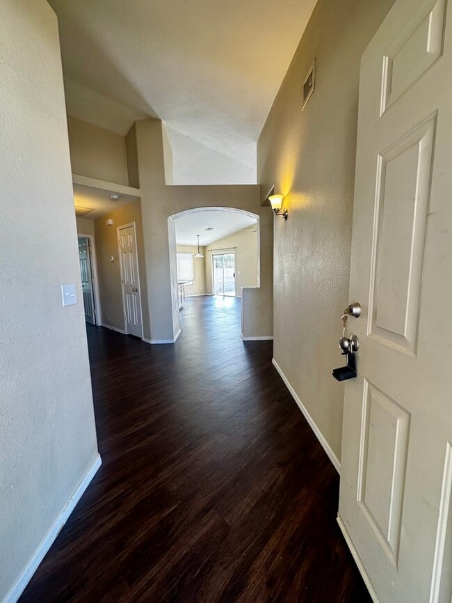 Building Photo - FOR RENT