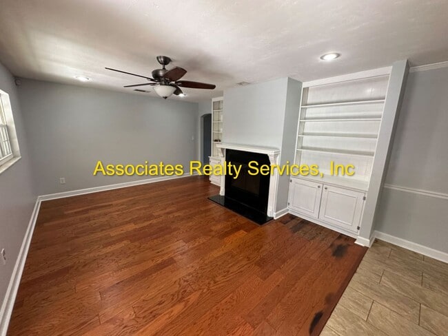 Building Photo - Beautiful Large Home with Screened Pool in Buckingham West!