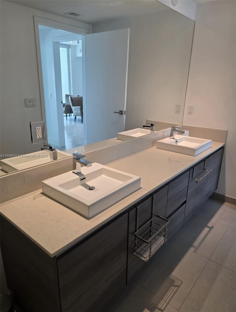 Building Photo - 1080 Brickell Ave