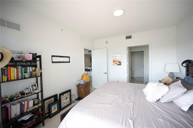 Building Photo - 488 NE 18th St