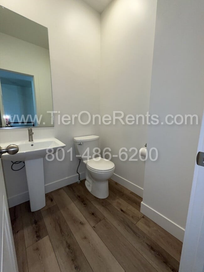 Building Photo - NO DEPOSIT option available for qualified ...