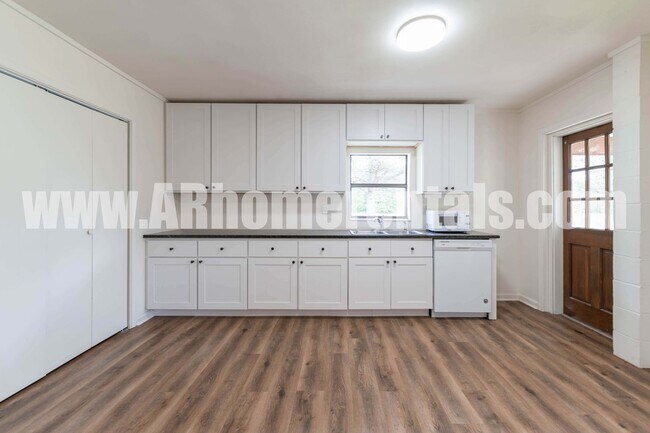 Primary Photo - 117 Post Oak Dr