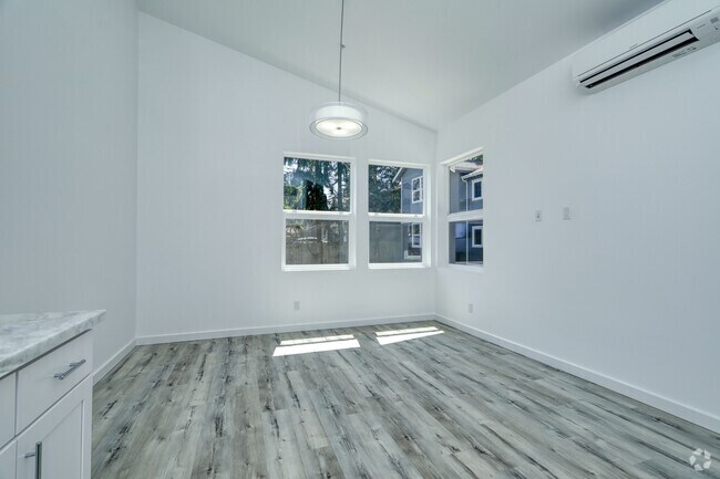 2BR, 1BA - 718 SF - Nyland Apartments