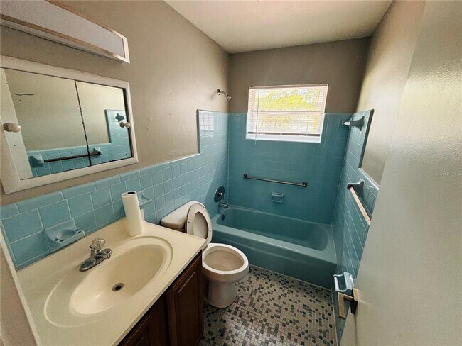 Building Photo - 669 Lear Terrace