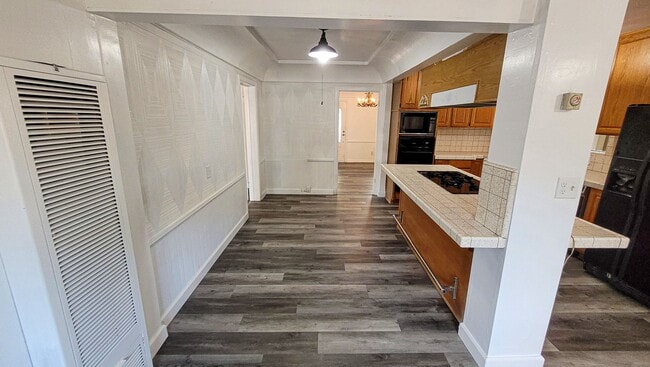 Building Photo - Large 3 Bedroom 2 Bath House!