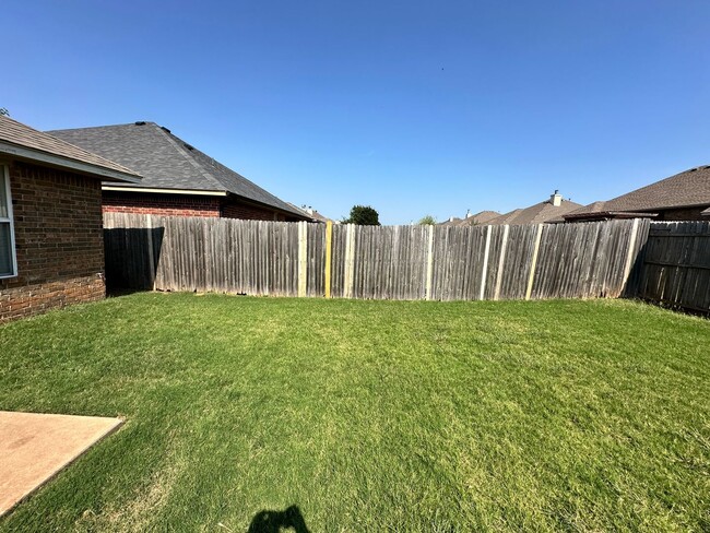 Building Photo - 4 Bed 2 bath Edmond