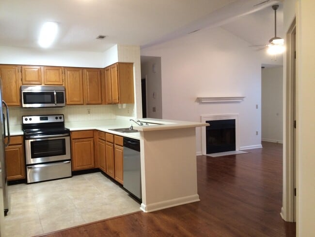 Building Photo - 125 Parkwood Dr