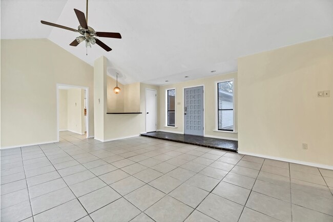 Building Photo - 9842 Pinehurst St