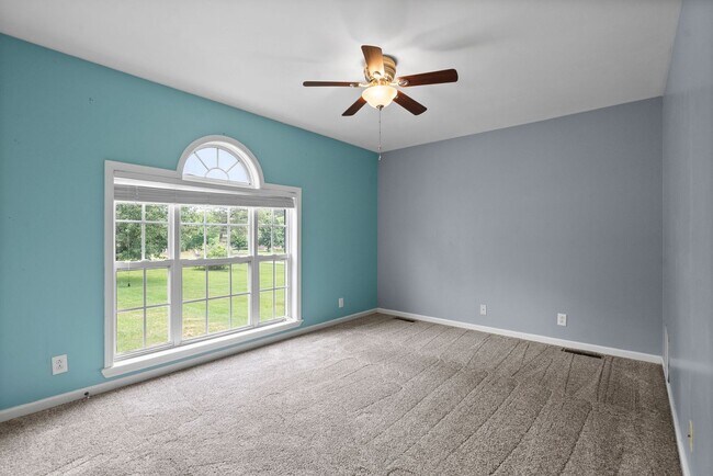 Building Photo - 1 Level Ranch Sitting on 3 Acres- Close to...