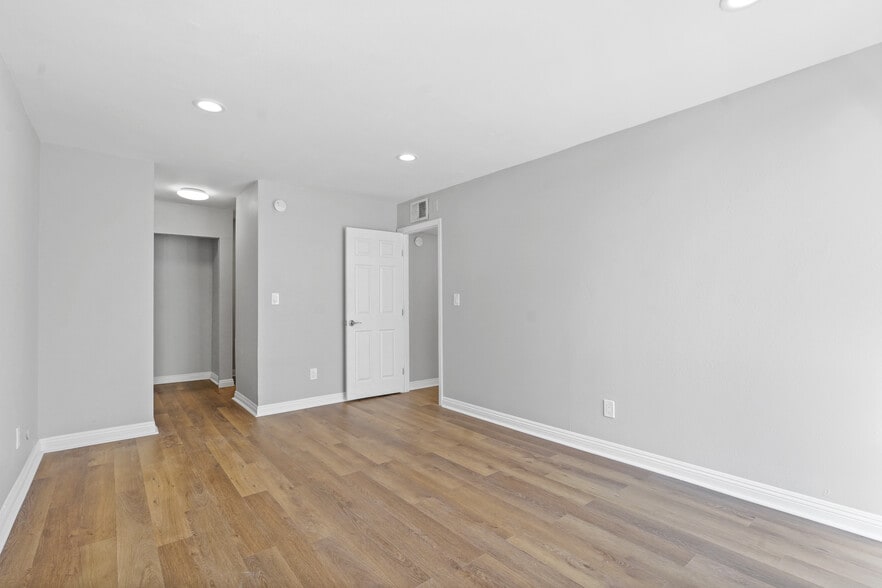 Building Photo - 8601 International Ave