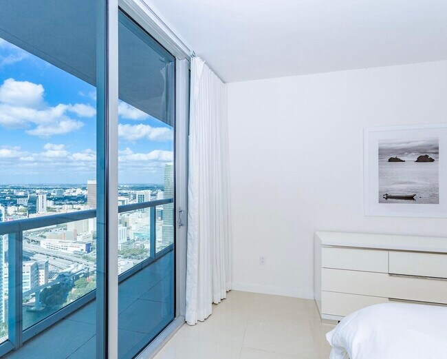 Building Photo - 485 Brickell Ave
