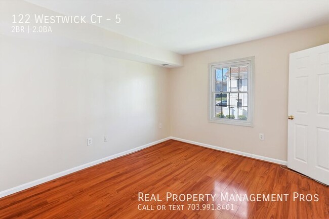 Building Photo - 122 Westwick Ct