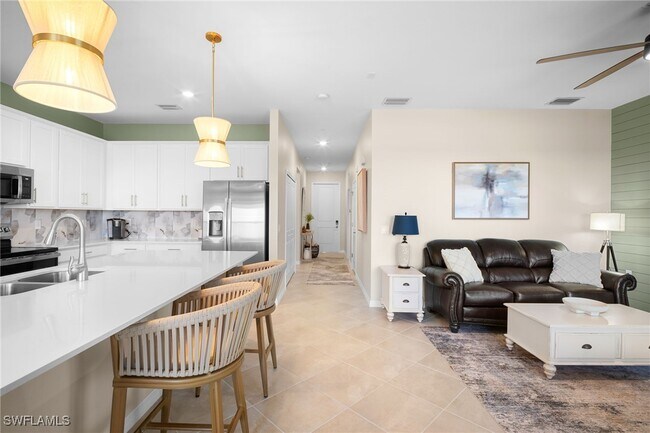 Building Photo - 15285 Grn Acrs Ave