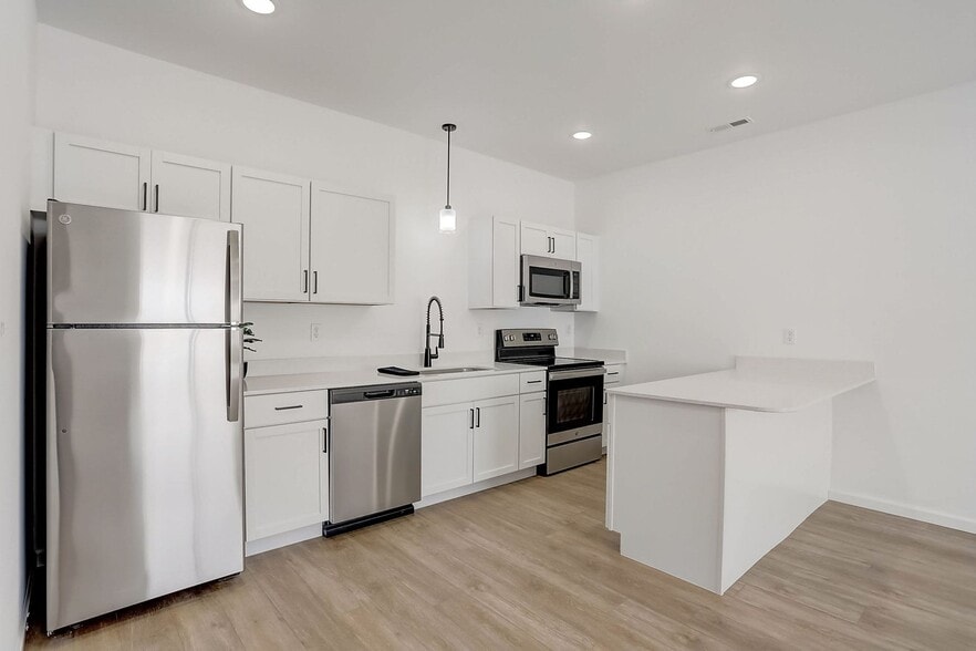 Primary Photo - Vista On The Park Apartments