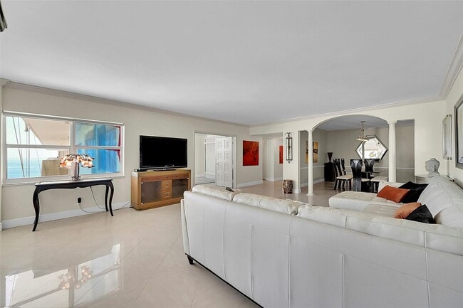 Building Photo - 111 N Pompano Beach Blvd