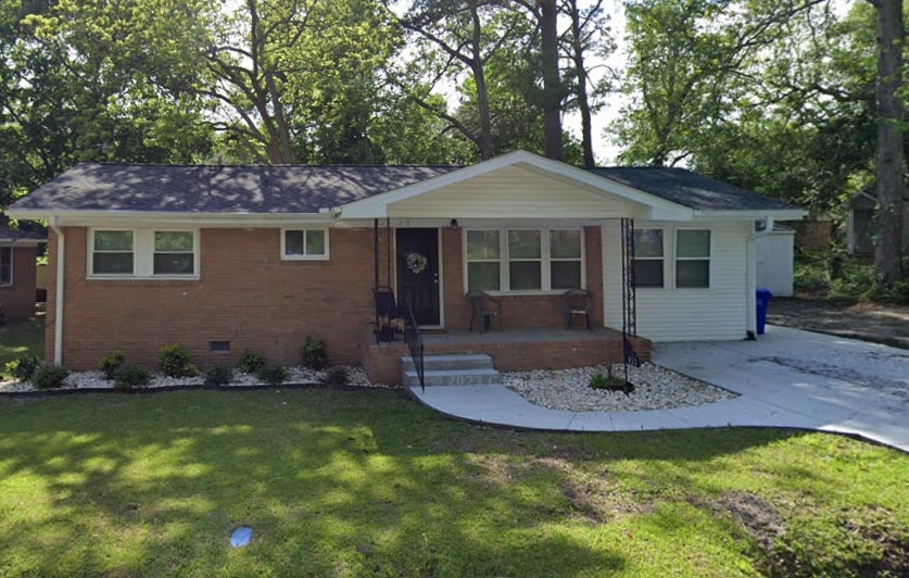 Primary Photo - 453 Thompson St