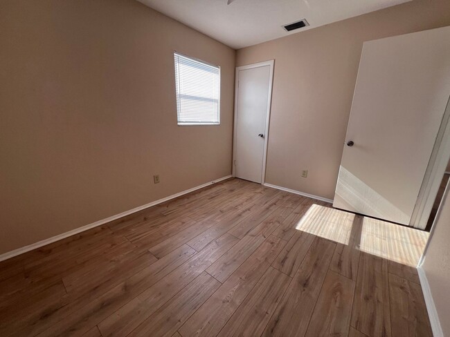 Building Photo - Charming 3-Bed, 2 Bath Home in Waterway Es...