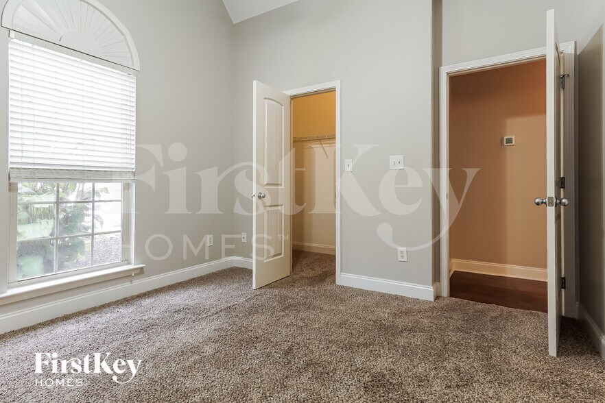 Building Photo - 2057 Highview Way