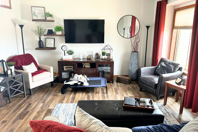Building Photo - Spacious & Stylish Home in a Prime Location!
