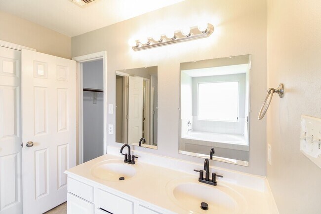 Building Photo - 3705 Burwood Ct