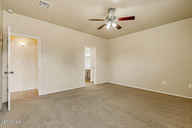 Building Photo - 10429 Silvercloud Dr