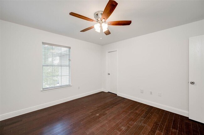 Building Photo - 8705 Davis Oaks Trail