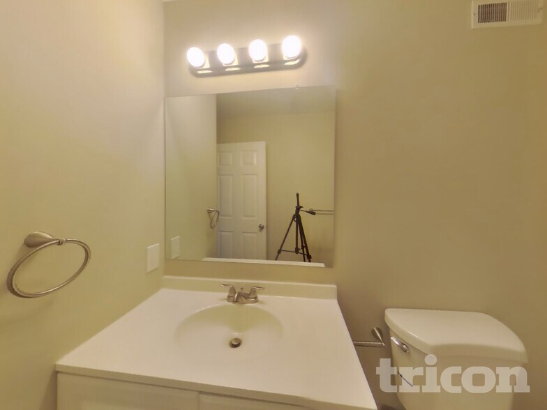 Building Photo - 1513 Cumberland Ct