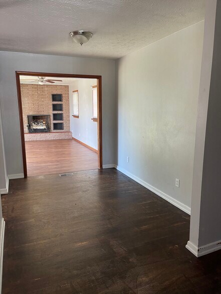 Building Photo - 710 Tamarack Rd