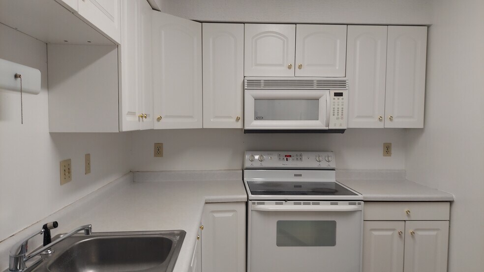 Building Photo - 1025 Richfield Ln