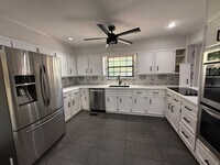 Building Photo - Luxury 4 Bed Home with Bonus Rooms and Pool