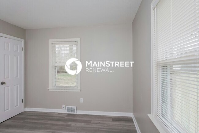 Building Photo - 3 Bedroom Pet-Friendly Home in LOUISVILLE, KY with Main Street Renewal