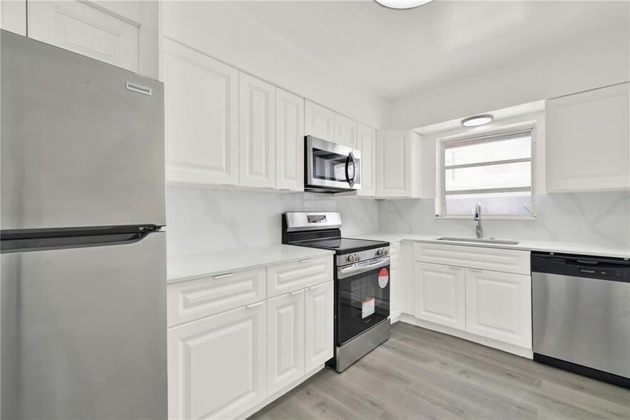 Building Photo - 2864 NE 32nd St