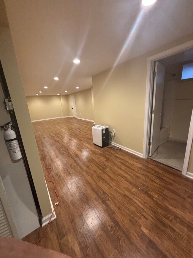 Building Photo - 1473 Linn St