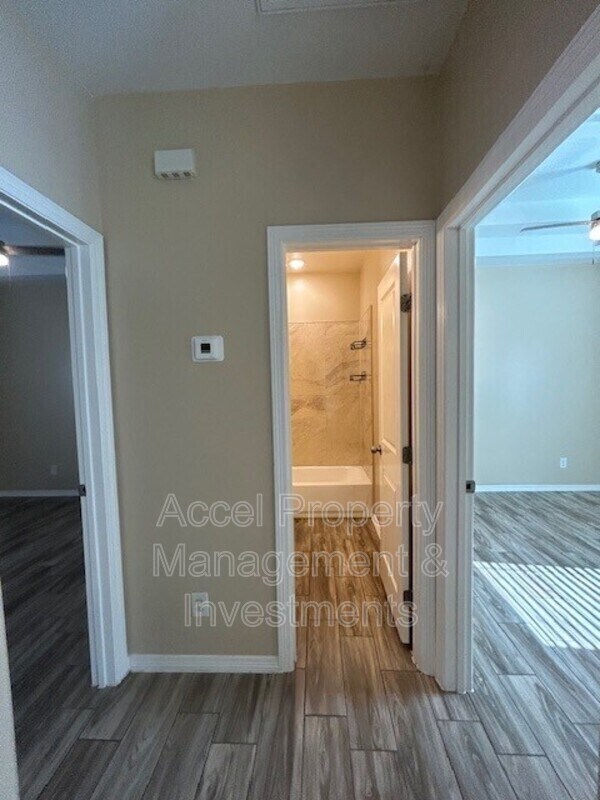 Building Photo - 1008 W La Pointe Ave