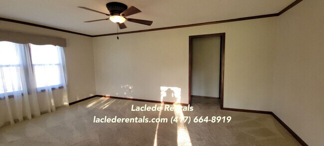 Building Photo - 3 BEDROOM 2 BATHROOM HOUSE FOR RENT